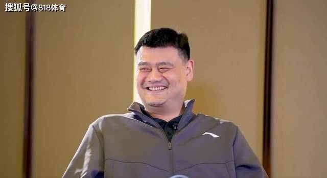 笑喷!姚明:16岁第1次在通道偶遇王治郅 我俩擦肩而过彼此装没看见