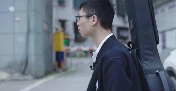 2020年，陈泗翰被判8年后假释出狱，出狱前提出：别牵扯我班主任
