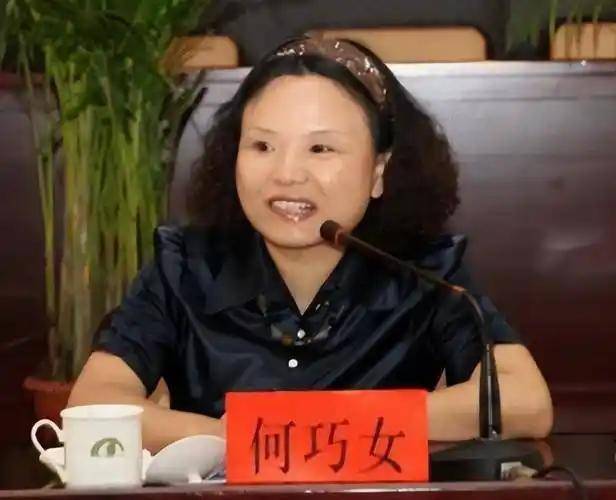 中国败类，给美国捐95亿，拒绝给中国农民发工资，如今靠卖房苟且