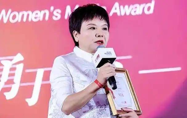 中国败类，给美国捐95亿，拒绝给中国农民发工资，如今靠卖房苟且