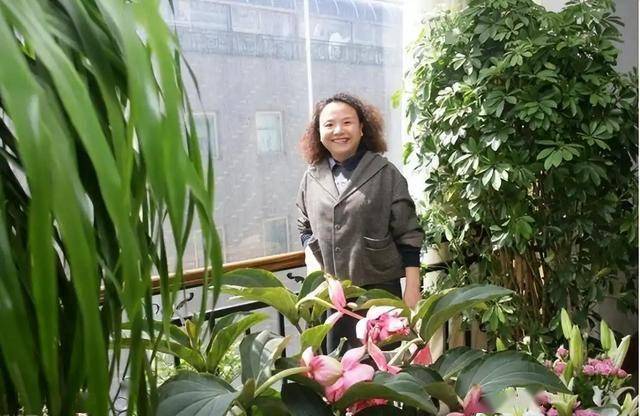 “中国败类”何巧女，拖欠员工工资却捐款美国95亿，如今下场如何
