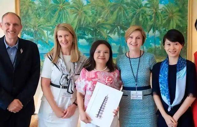 “中国败类”何巧女，拖欠员工工资却捐款美国95亿，如今下场如何