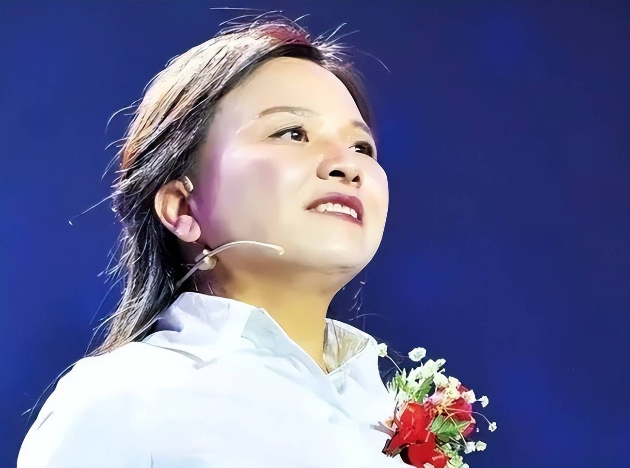 中国败类何巧女，拖欠员工工资捐款美国95亿，现在靠卖房还债
