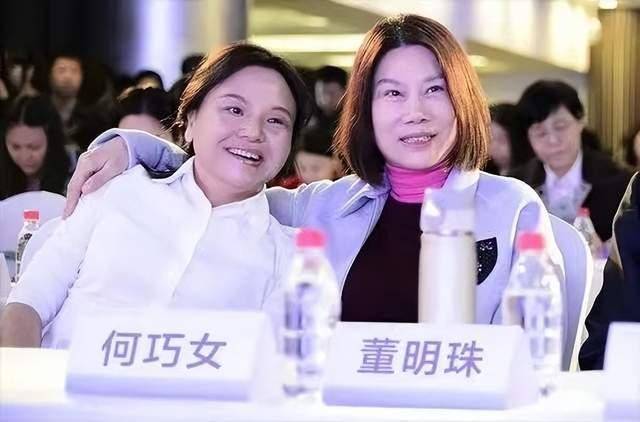 何巧女给美国捐95亿，拒绝给中国人发工资，如今靠卖房苟且