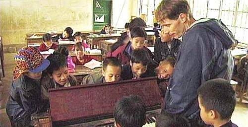 德国青年卢安克：只身赴中国深山支教10年，从不拿学校一分钱工资