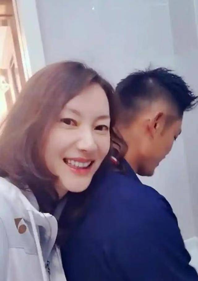 两地分居，前往西班牙，谢杏芳发声，做出决定，林丹看懂了