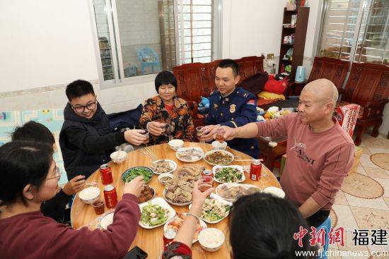 （新春走基层）福建漳州：消防员林芳艺的“新年礼物”