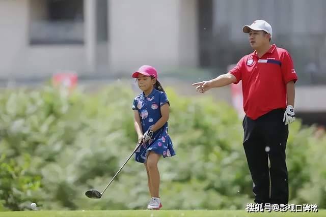 林丹将儿子送到国外学习网球，谢杏芳陪读，夫妻俩分居一段时间
