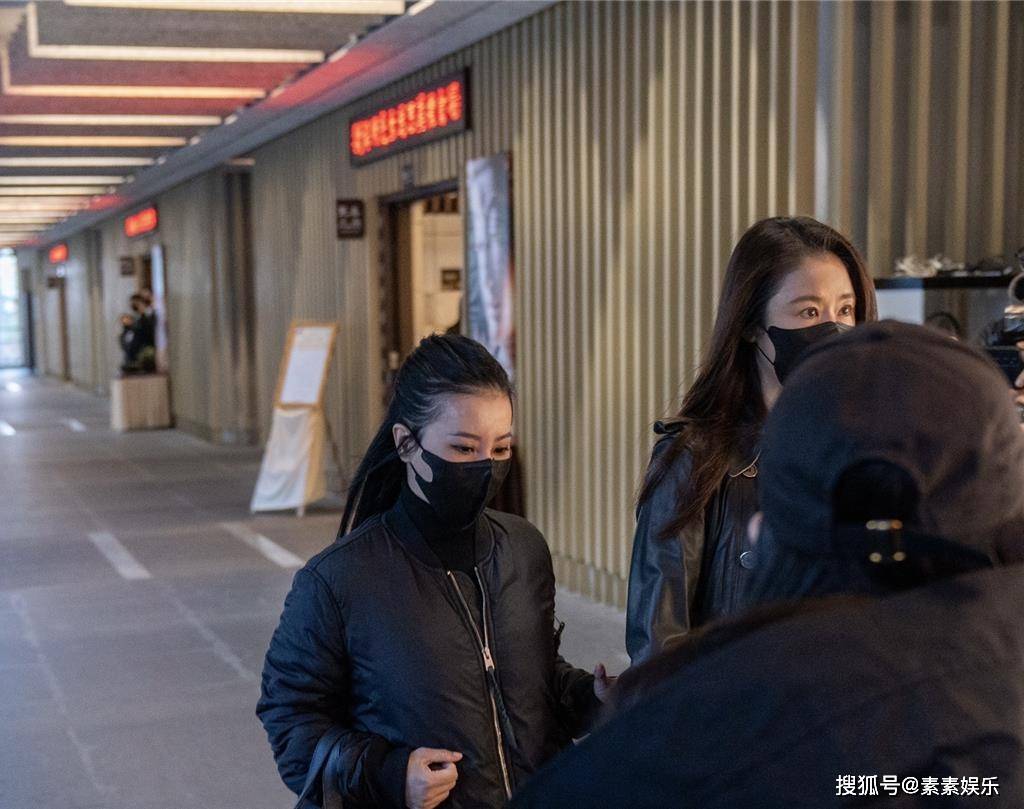 琼瑶告别仪式：奉花芳名录摆着蜡烛，林心如现身殡仪馆见最后一面