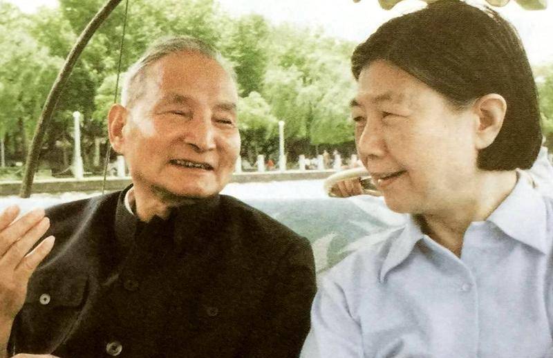 于若木：曾担任陈云的秘书，19岁嫁给陈云，子女非常优秀