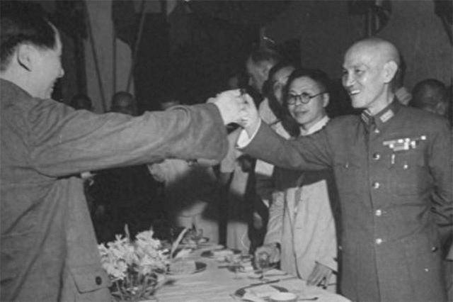 1945年，毛主席赴重庆谈判，陈龙伪装成秘书贴身保护43天