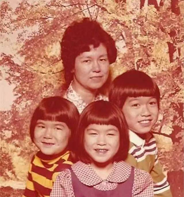 震惊！李小龙二姐李秋凤去世，李小龙女儿李香凝晒旧照悲痛悼念！
