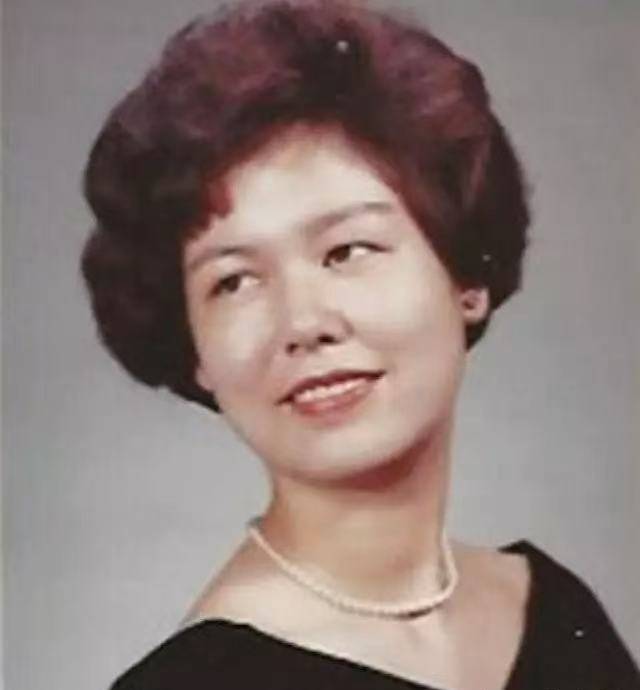 震惊！李小龙二姐李秋凤去世，李小龙女儿李香凝晒旧照悲痛悼念！
