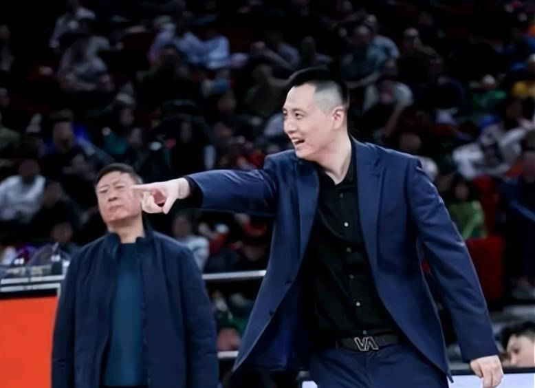 上海男篮之变靠卢伟与李秋平巧妙应对