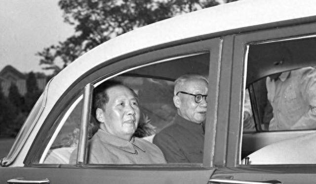毛主席视察杭州，市委书记却“摆官架子”不见人，江华有何来头？