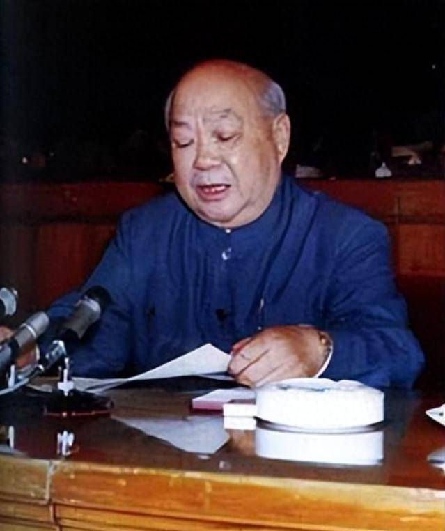 毛主席视察杭州，市委书记却“摆官架子”不见人，江华有何来头？