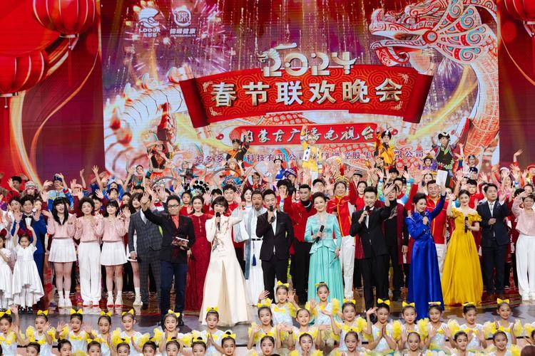 王一楠跟高鑫一起做腊八蒜，她想买便宜两块的醋，高鑫不肯！