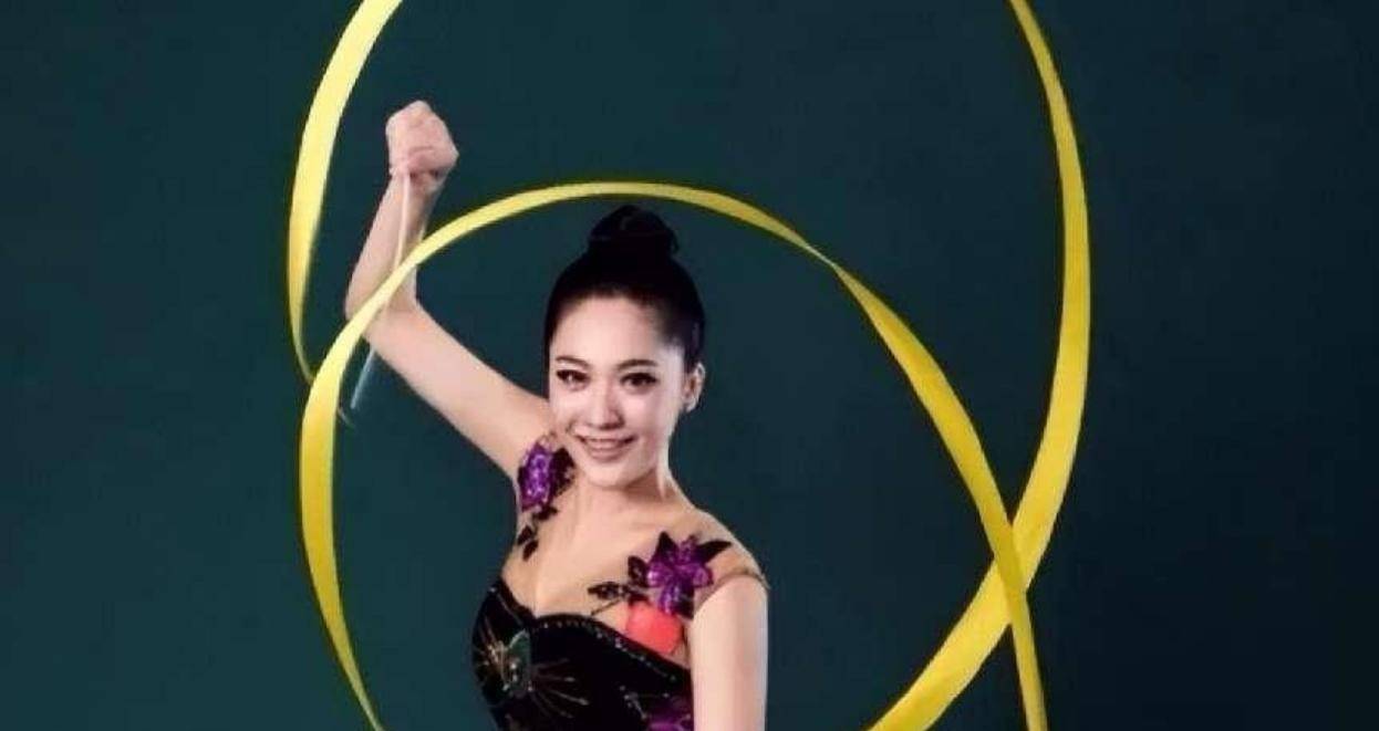 体操女神胡美：嫁篮球名将朱芳雨连生两胎，离婚12年，现状如何？