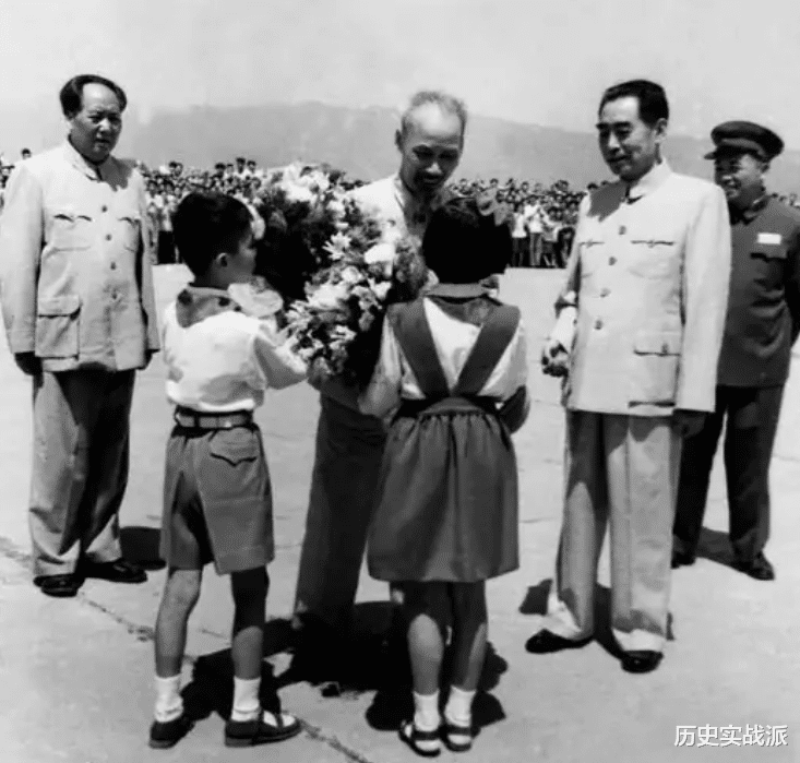 65年，胡志明到杭州养病，毛泽东去探望，胡志明：做中国人真幸福
