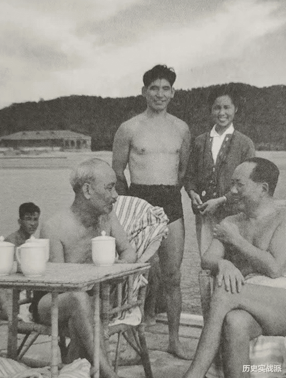 65年，胡志明到杭州养病，毛泽东去探望，胡志明：做中国人真幸福