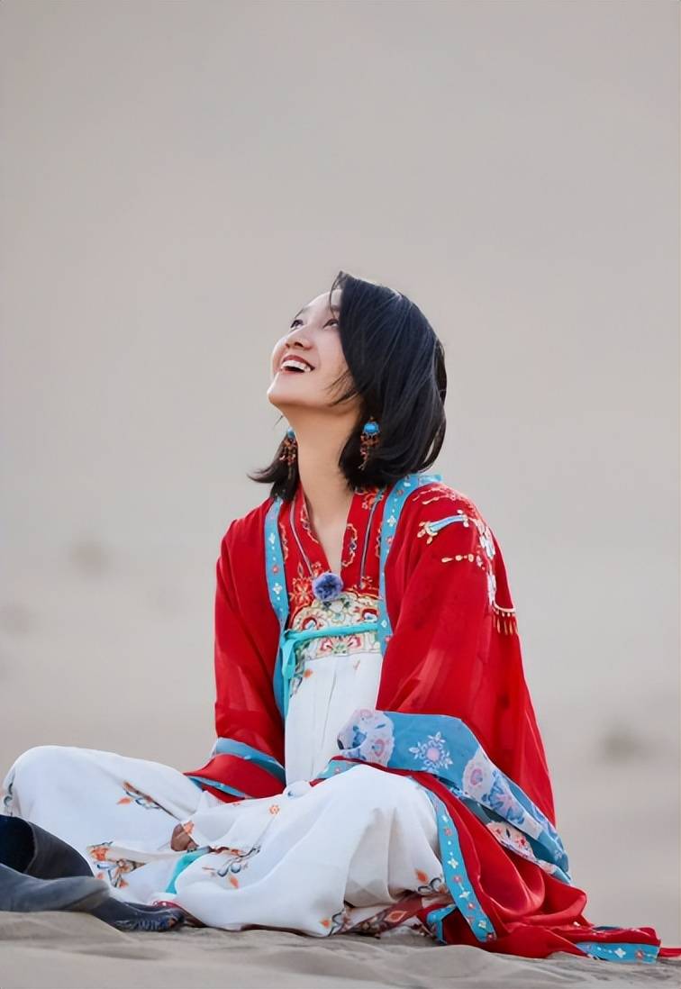 知名女名嘴朱丹，一段失败的婚姻，再婚嫁给周一围她幸福吗