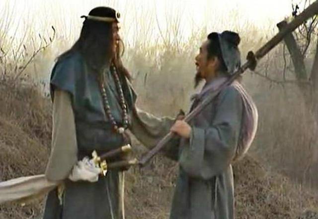 柴进、晁盖、宋江都仗义疏财，为何大家都只服宋江？宋江最会做人