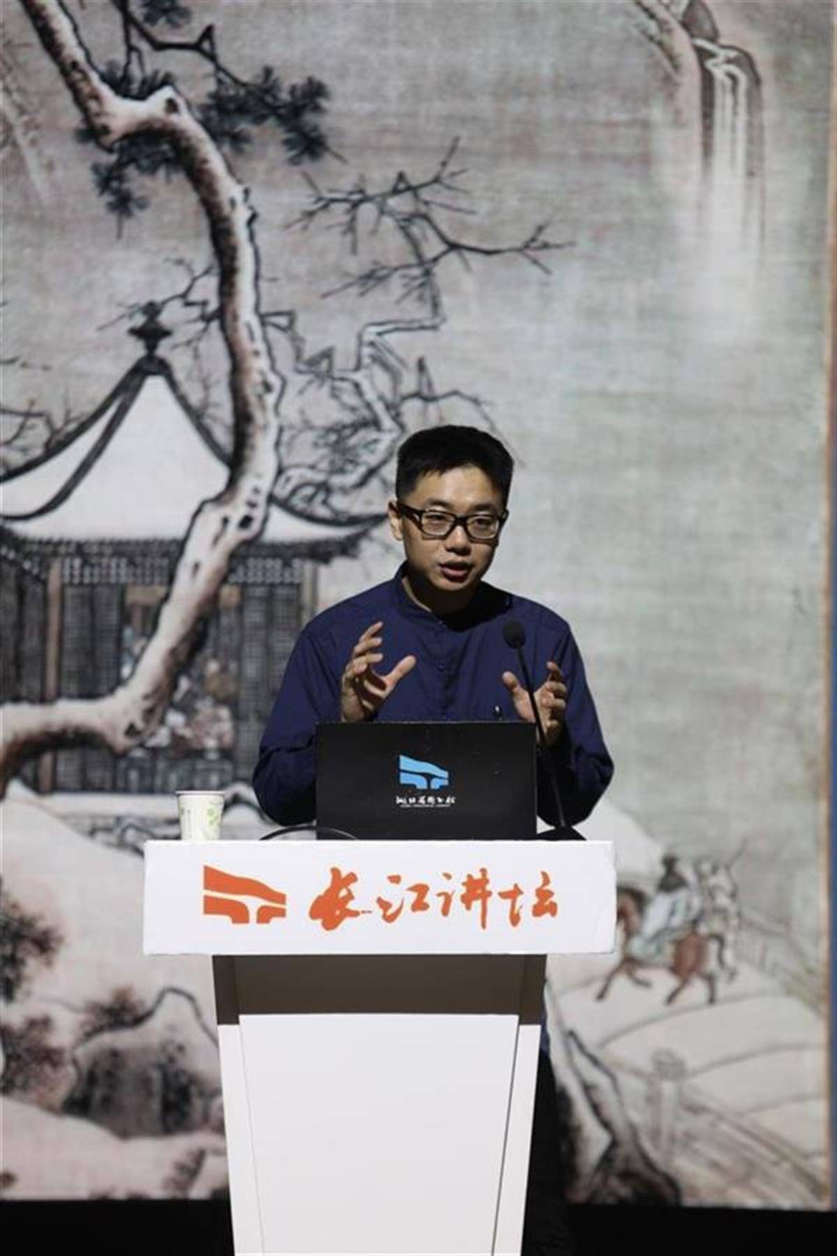 《比山更高》作者宋明蔚做客长江讲坛，分享“高山美学”