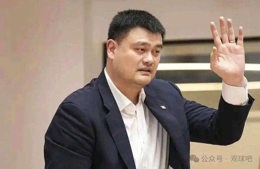 姚明现身旧金山！身体又发福，张兆旭紧随其后，疑似当姚明保镖