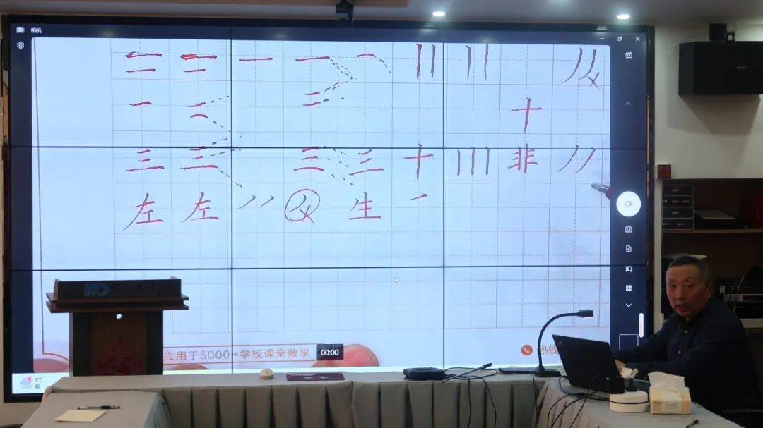 专业瀛鲁｜“决战周三”瀛课堂第44期：墨香盈室，律韵传承——书法大师凌云志老师莅临瀛鲁授课