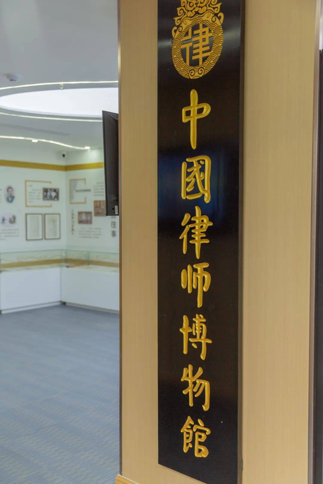 专业瀛鲁｜“决战周三”瀛课堂第44期：墨香盈室，律韵传承——书法大师凌云志老师莅临瀛鲁授课