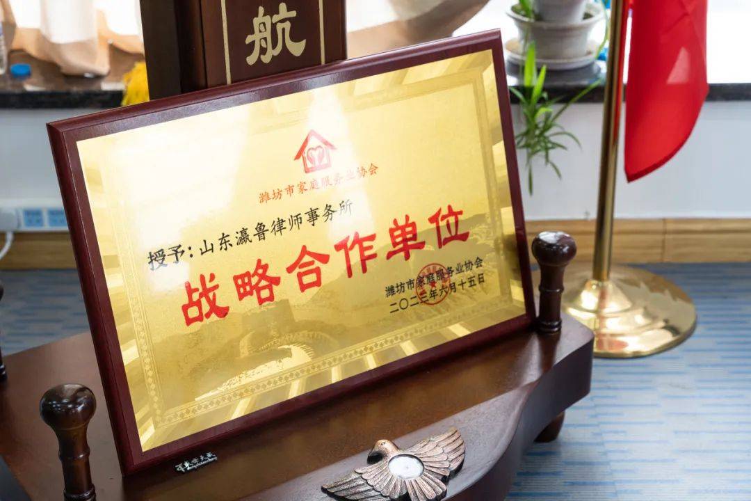 专业瀛鲁｜“决战周三”瀛课堂第44期：墨香盈室，律韵传承——书法大师凌云志老师莅临瀛鲁授课
