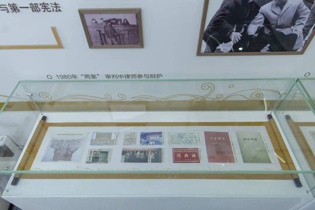 专业瀛鲁｜“决战周三”瀛课堂第44期：墨香盈室，律韵传承——书法大师凌云志老师莅临瀛鲁授课