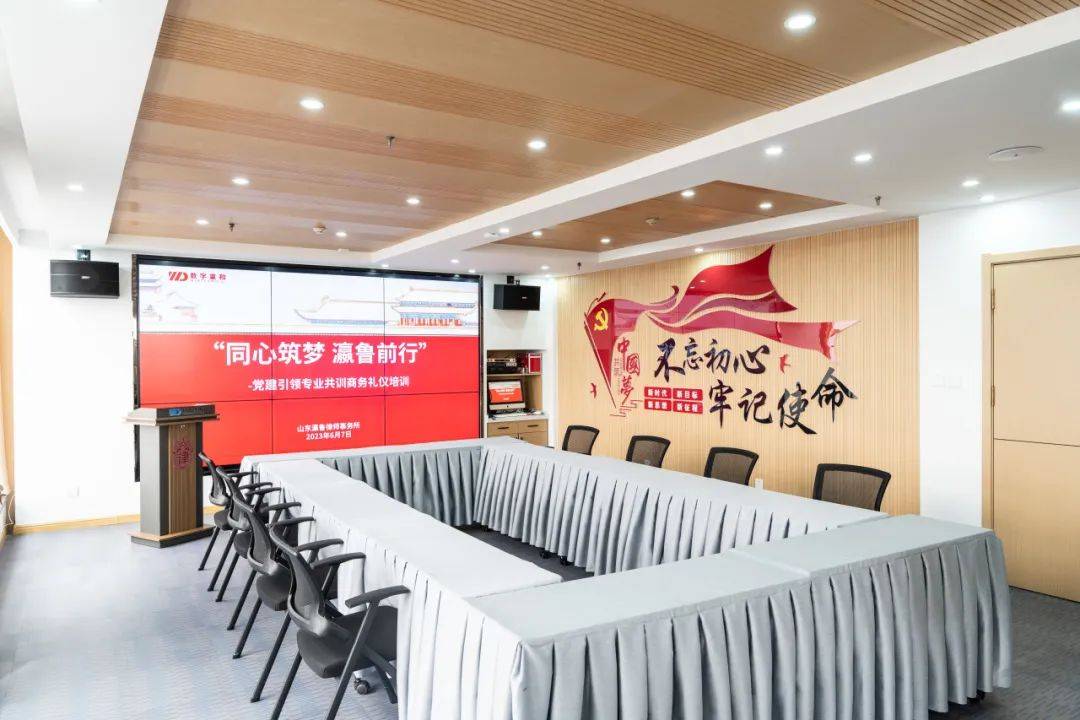 专业瀛鲁｜“决战周三”瀛课堂第44期：墨香盈室，律韵传承——书法大师凌云志老师莅临瀛鲁授课