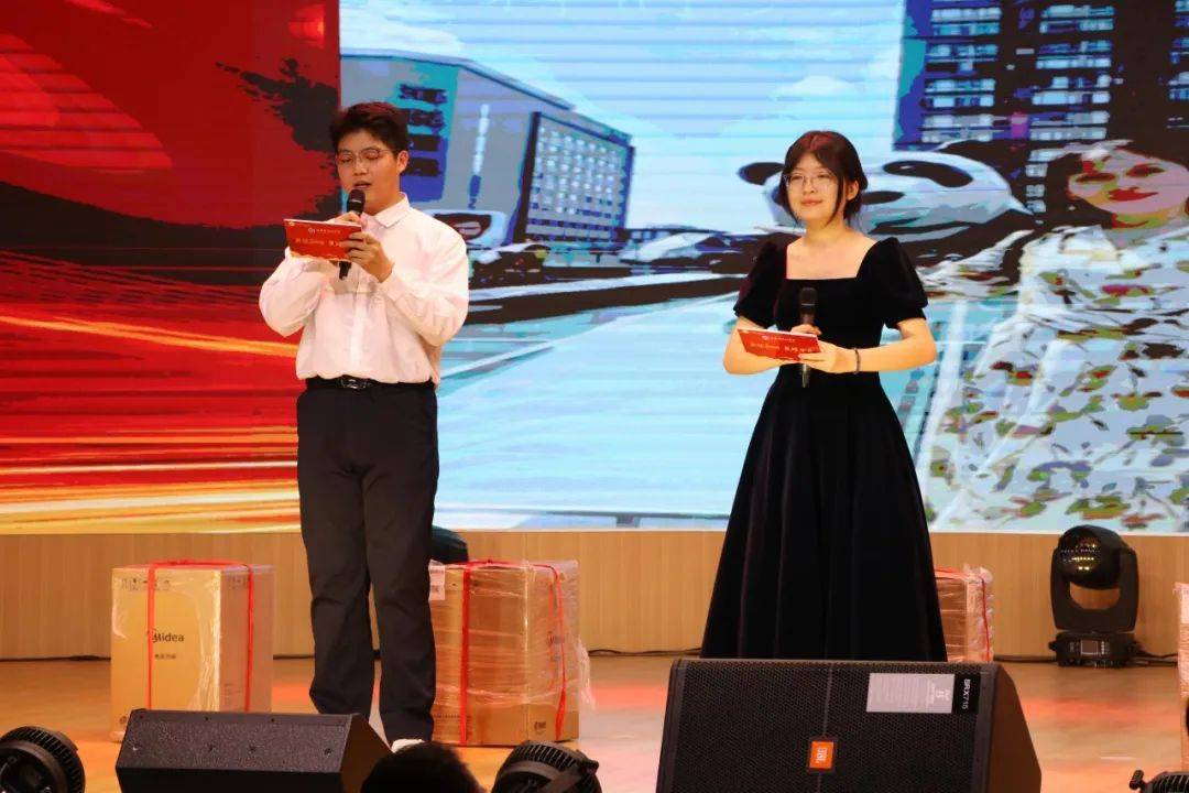济北中学举行第六届最美教师颁奖典礼