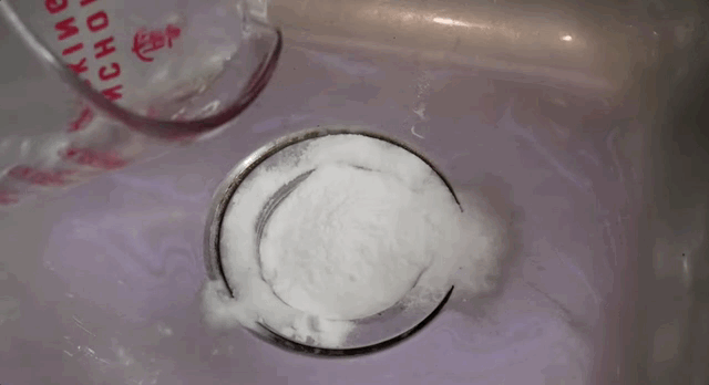 喷一下就能把脏东西带出来？广告里的疏通剂是不是智商税