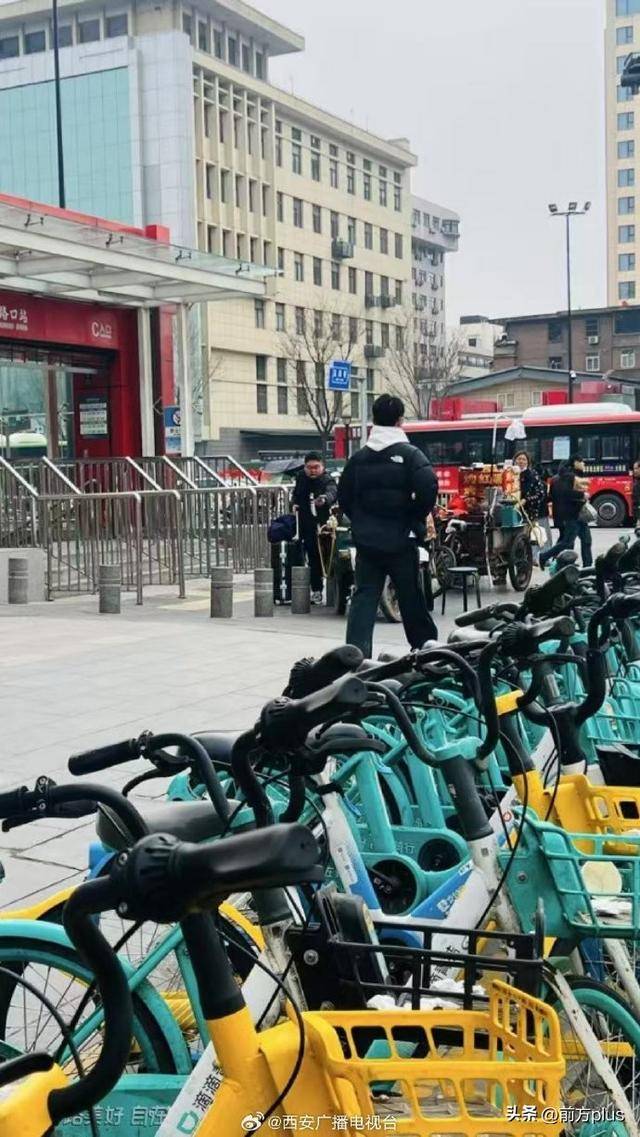 西安交警：在13个地铁站点新增复划9000余辆共享单车停放区