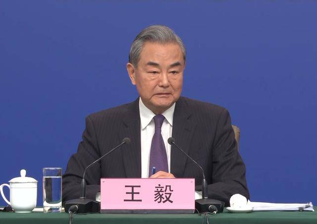 东方“定海神针”不会倒！王毅外长连说3个不，为中俄关系定调