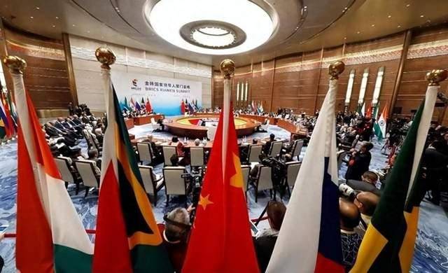 东方“定海神针”不会倒！王毅外长连说3个不，为中俄关系定调