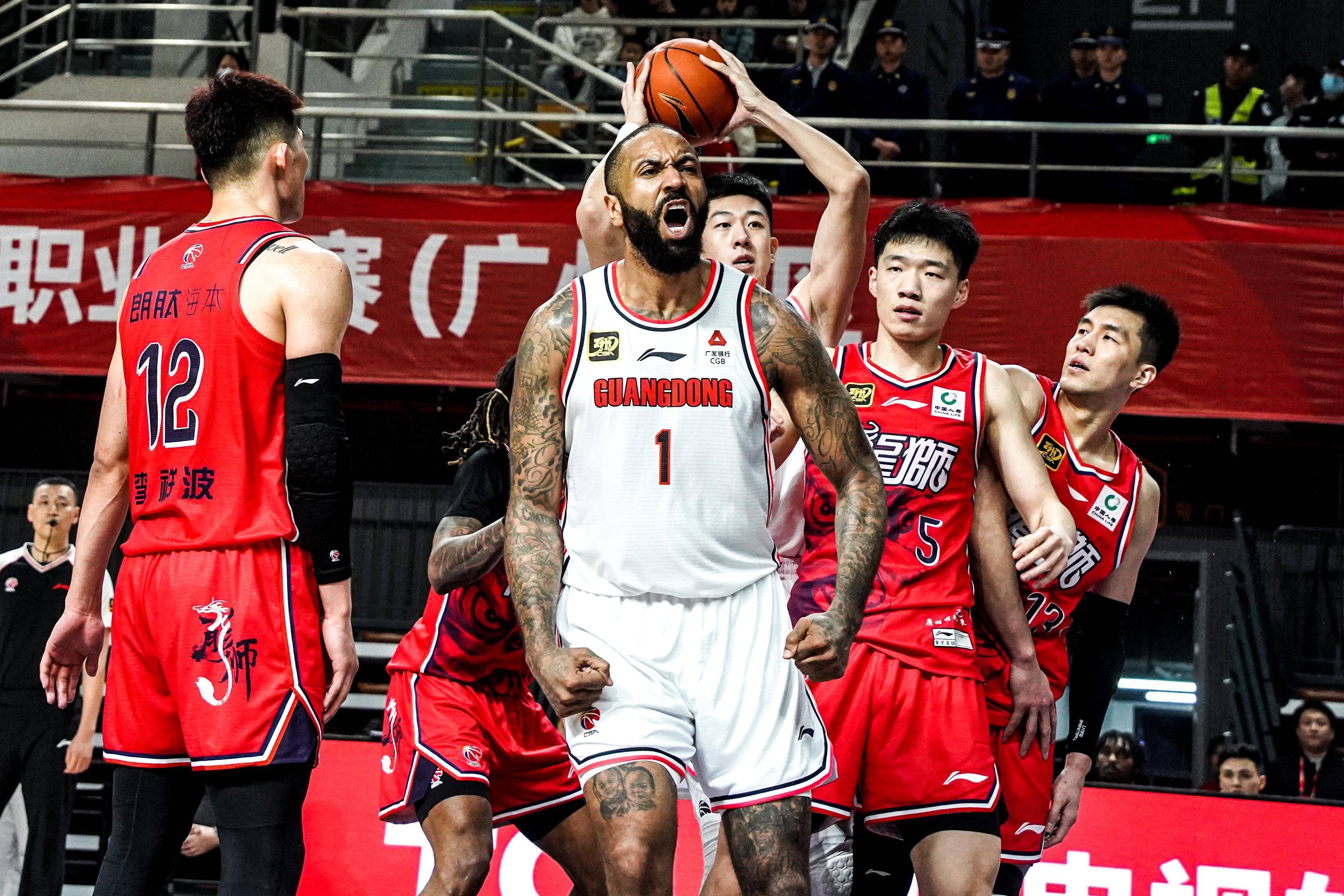 【CBA】吉伦沃特遭驱逐，胡明轩关键球遭遇争议判罚，广东队客场憾负