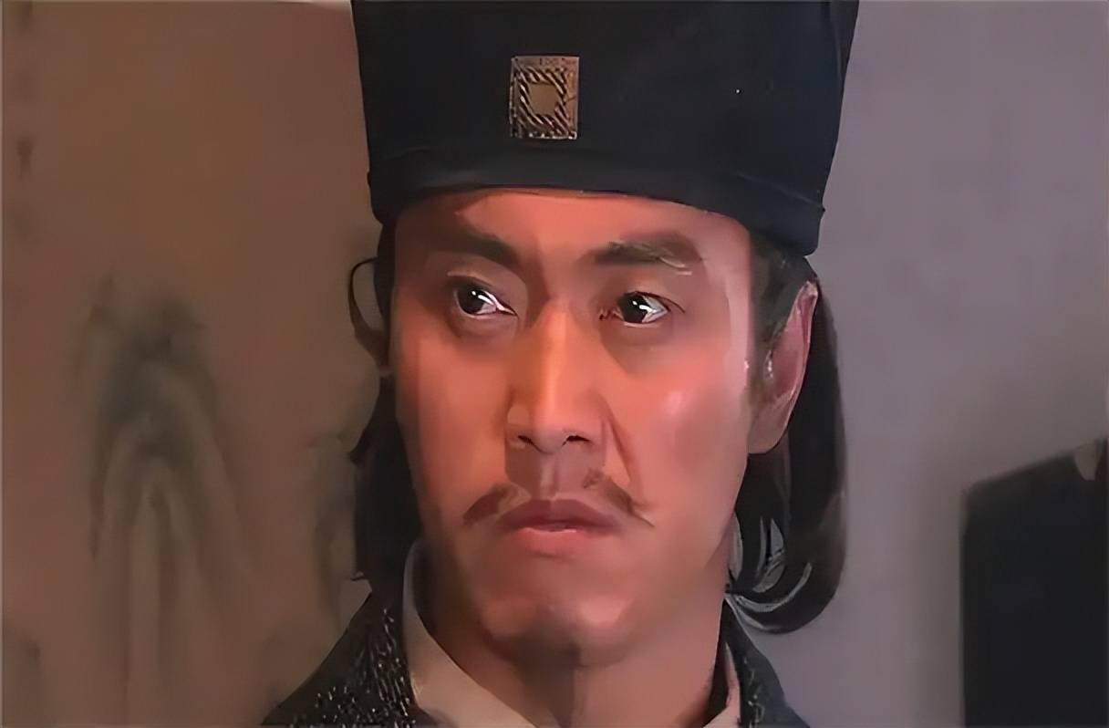 石秀揭露潘巧云奸情，逼迫杨雄杀掉潘巧云与侍女，实际是另有隐情