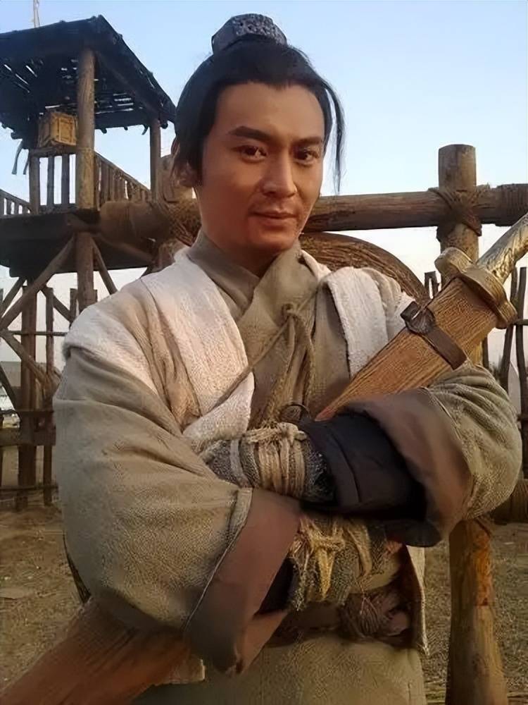 石秀揭露潘巧云奸情，逼迫杨雄杀掉潘巧云与侍女，实际是另有隐情