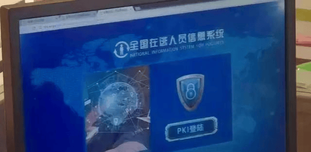 云南男生考700分上北大被父亲暴揍，报警后才知道父亲的真实身份