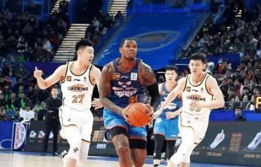 张明池父亲怒斥冷宫，广东男篮胜利背后的痛，徐杰伤情成隐患！