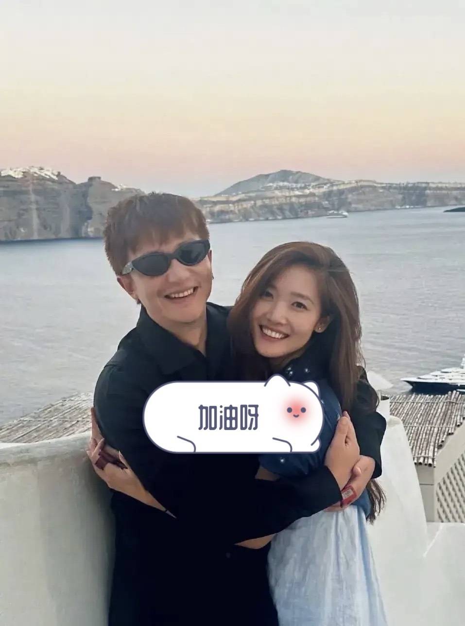 黄轩回应公开女友：玩开心了翻照片就想秀甜蜜 。
