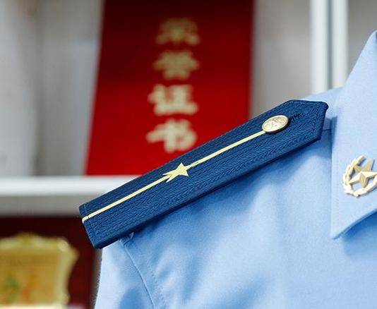 新军官制度下，少尉军官工资多少，至少需要服役多少年？