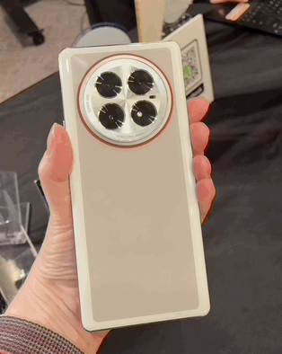 传音 MWC 秀肌肉：展示 Infinix 太阳能充电手机与变色墨水屏手机
