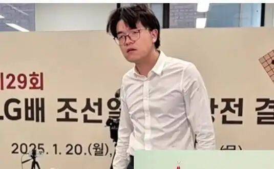 对手思考时裁判暂停 柯洁暴怒质问：怎么能用他的时间封盘