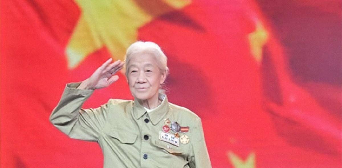 上甘岭，16岁女兵王清珍遇男兵因伤排尿难，二话不说用嘴助其排尿