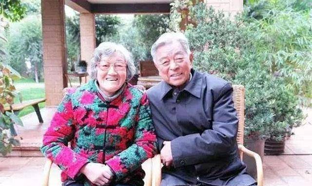 入狱、丧女，包2500亩地东山再起，亚洲烟王背后的女人有多厉害？