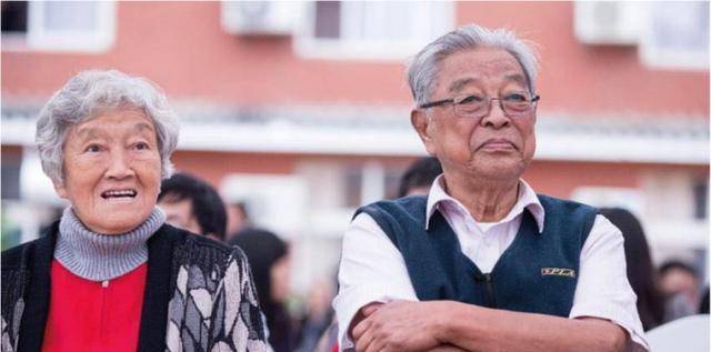 入狱、丧女，包2500亩地东山再起，亚洲烟王背后的女人有多厉害？